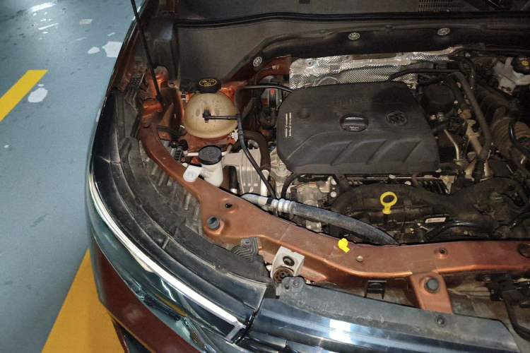 Used Buick Encore 2021 332T CVT Luxury Version Engine Bay Right