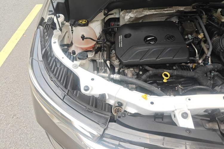 Used Buick Encore 2021 332T CVT Elite Edition Engine Bay Right
