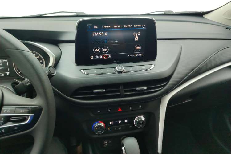 Used Buick Encore 2021 332T CVT Elite Edition Audio And AC Panel