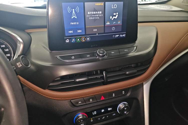 Used Buick Encore 2021 332T CVT Luxury Version Audio And AC Panel
