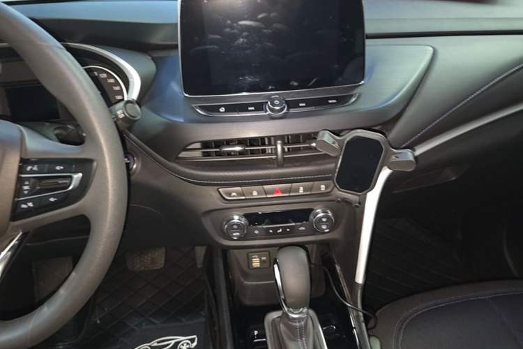 Used Buick Encore 2021 332T CVT Elite Edition Audio And AC Panel