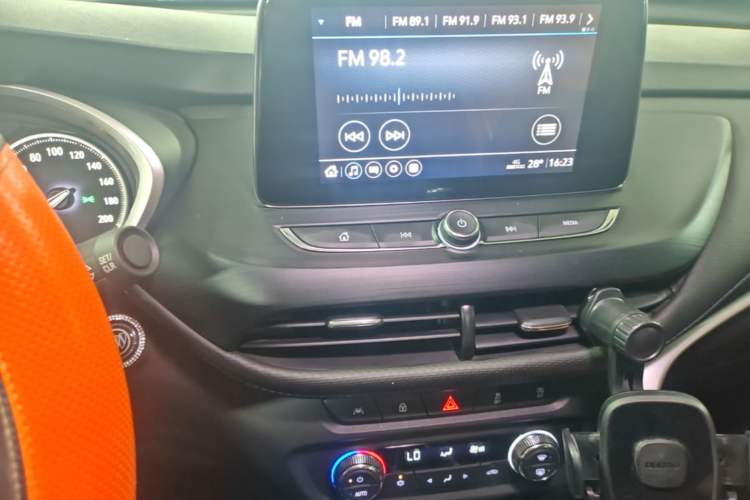 Used Buick Encore 2021 332T CVT Elite Edition Audio And AC Panel