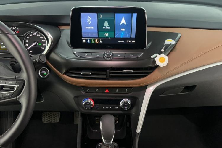 Used Buick Encore 2021 332T CVT Luxury Version Audio And AC Panel