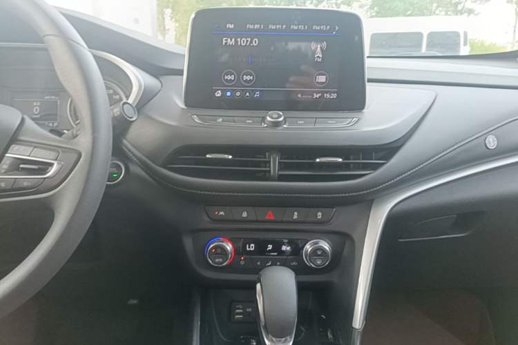 Used Buick Encore 2021 332T CVT Elite Edition Audio And AC Panel