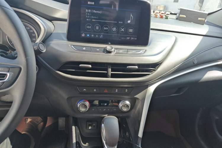 Used Buick Encore 2021 332T CVT Elite Edition Audio And AC Panel