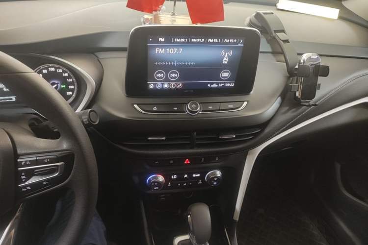 Used Buick Encore 2021 332T CVT Elite Edition Audio And AC Panel