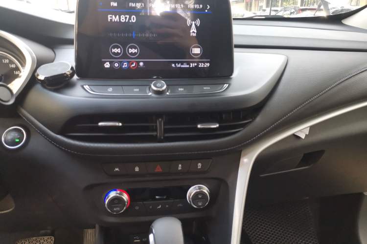 Used Buick Encore 2021 332T CVT Elite Edition Audio And AC Panel