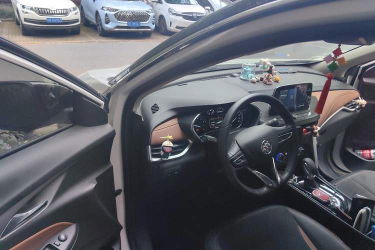 Used Buick Encore 2021 332T CVT Luxury Version Driver Seat