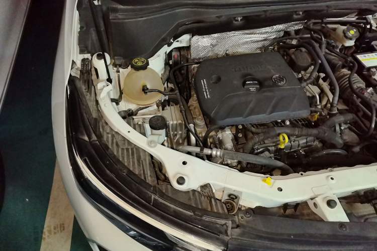 Used Buick Encore 2021 332T CVT Elite Edition Engine Bay Right