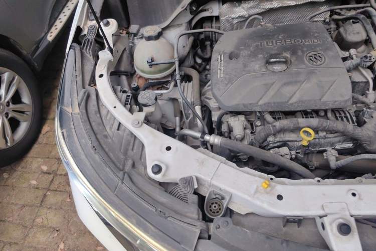 Used Buick Encore 2021 332T CVT Luxury Version Engine Bay Right