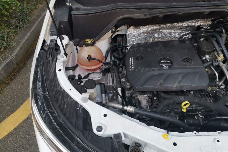 Used Buick Encore 2021 332T CVT Elite Edition Engine Bay Right