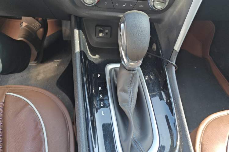 Used Buick Encore 2021 332T CVT Elite Edition Gear Lever