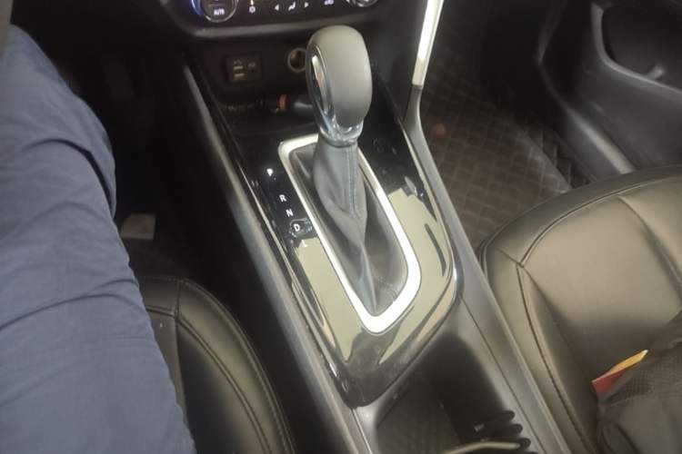 Used Buick Encore 2021 332T CVT Elite Edition Gear Lever
