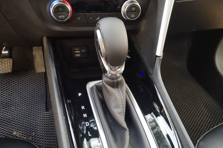 Used Buick Encore 2021 332T CVT Elite Edition Gear Lever