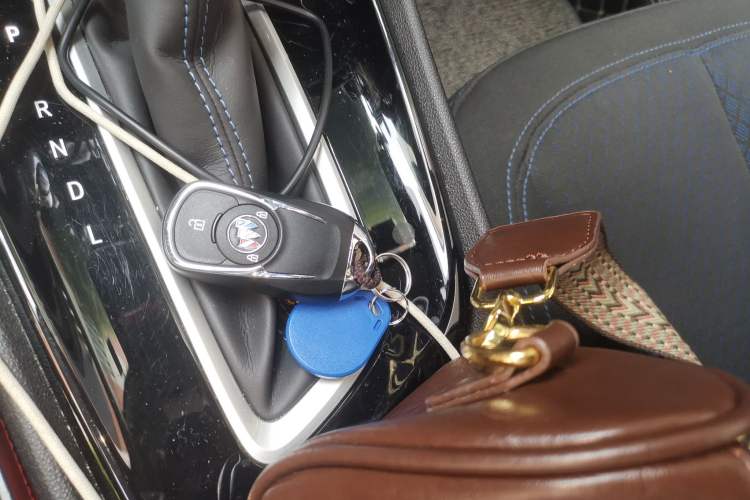Used Buick Encore 2021 332T CVT Elite Edition Interior 1