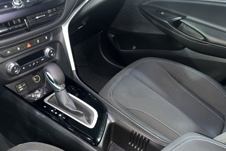 Used Buick Encore 2021 332T CVT Elite Edition Interior 3