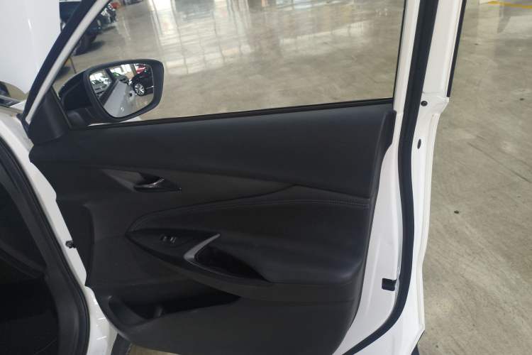 Used Buick Encore 2021 332T CVT Elite Edition Interior 5