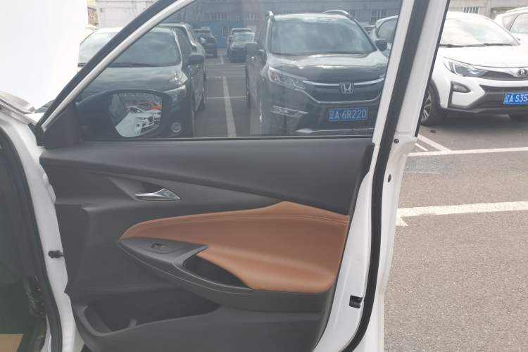 Used Buick Encore 2021 332T CVT Luxury Version Interior 5