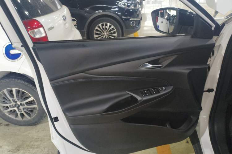 Used Buick Encore 2021 332T CVT Elite Edition Interior 7