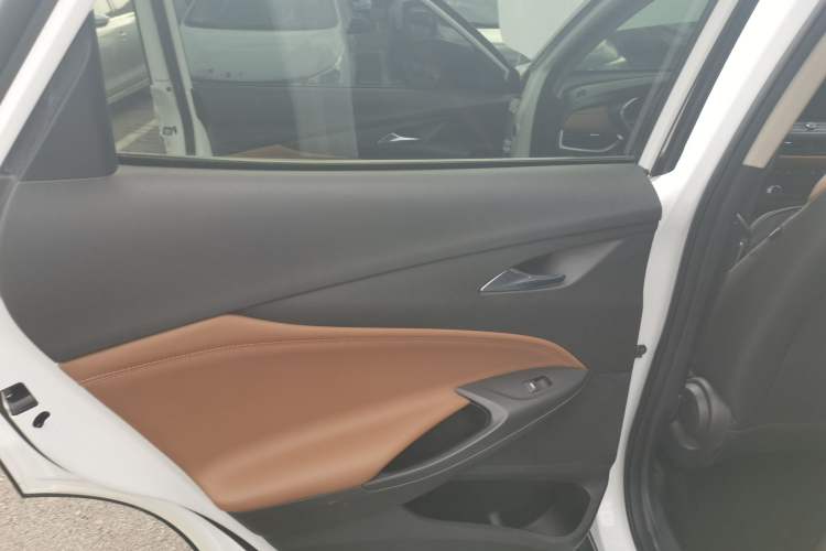 Used Buick Encore 2021 332T CVT Luxury Version Interior 8