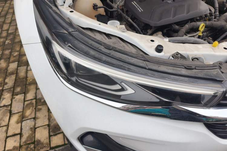 Used Buick Encore 2021 332T CVT Luxury Version Right Front Headlight