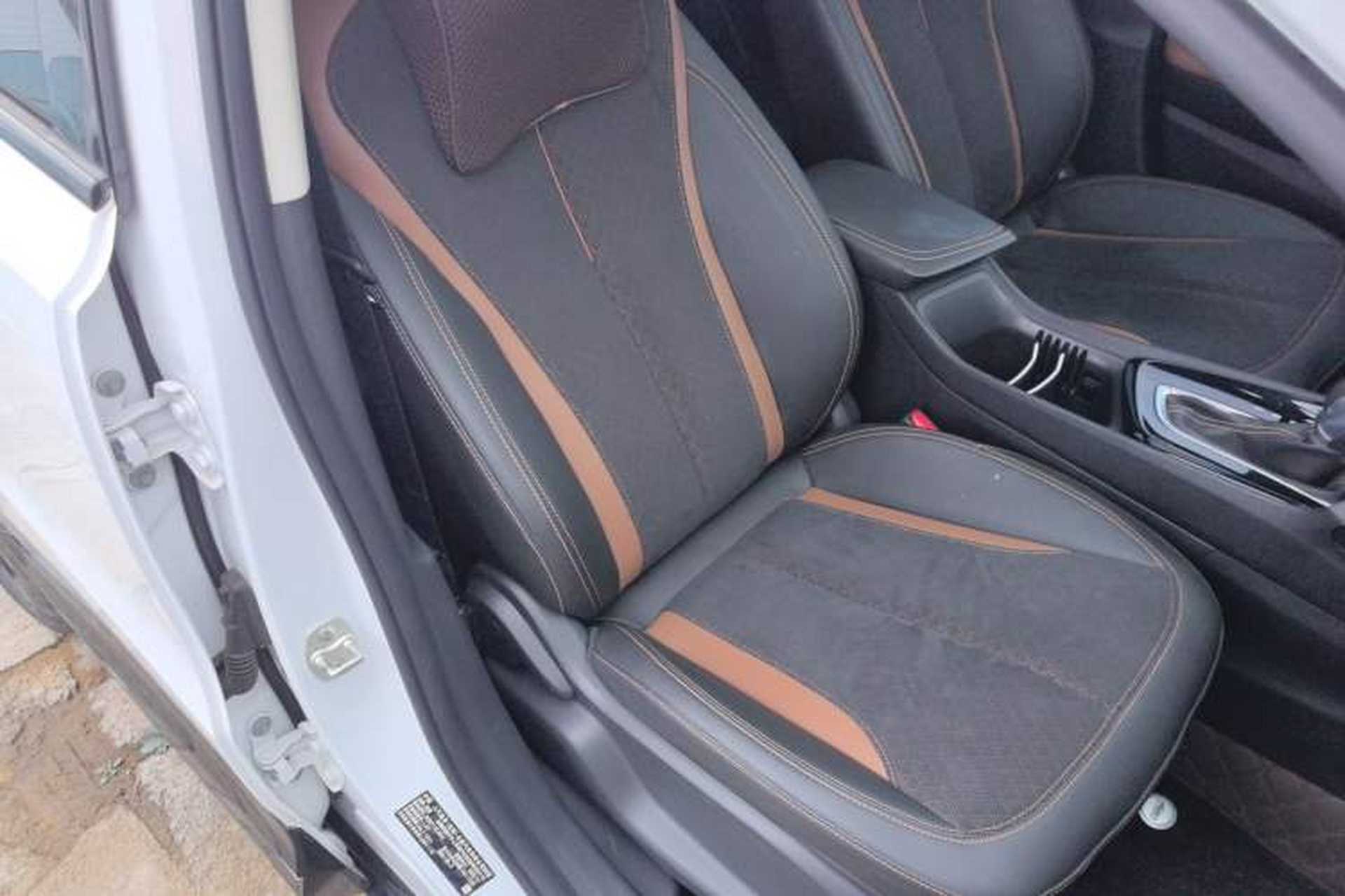 Used Buick Encore 2021 332T CVT Luxury Version Right Front Seat