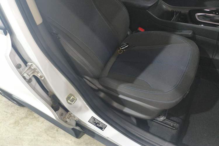 Used Buick Encore 2021 332T CVT Elite Edition Right Front Seat