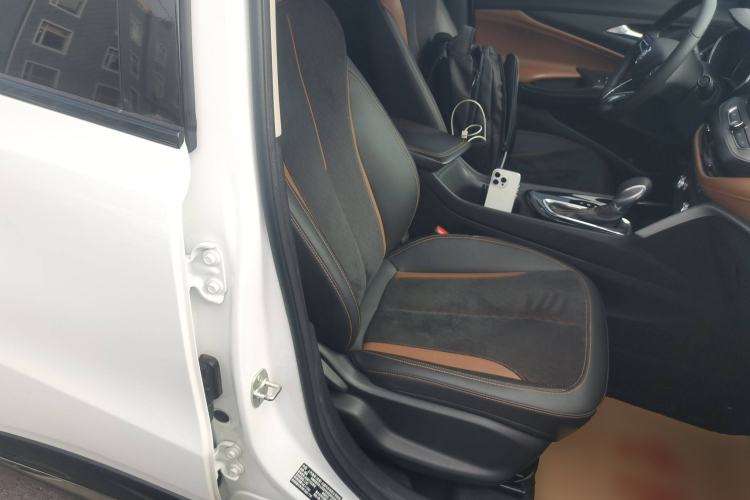 Used Buick Encore 2021 332T CVT Luxury Version Right Front Seat