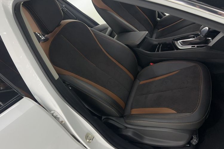 Used Buick Encore 2021 332T CVT Luxury Version Right Front Seat
