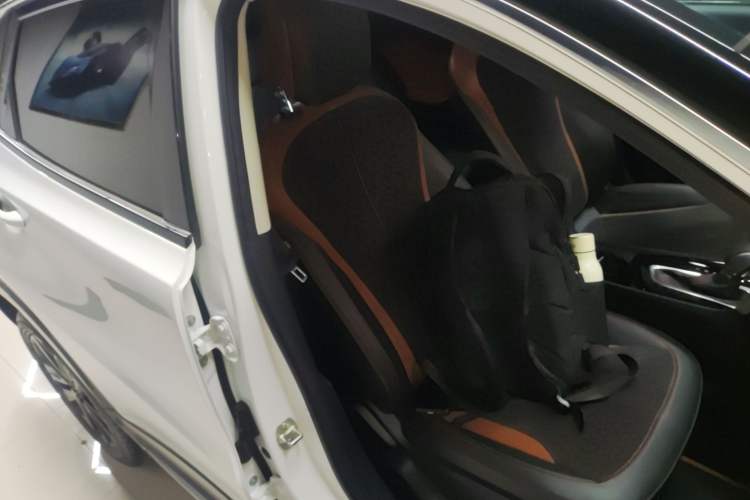 Used Buick Encore 2021 332T CVT Luxury Version Right Front Seat