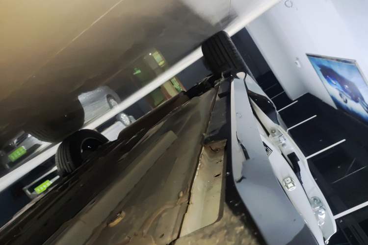 Used Buick Encore 2021 332T CVT Luxury Version Right Side Sill