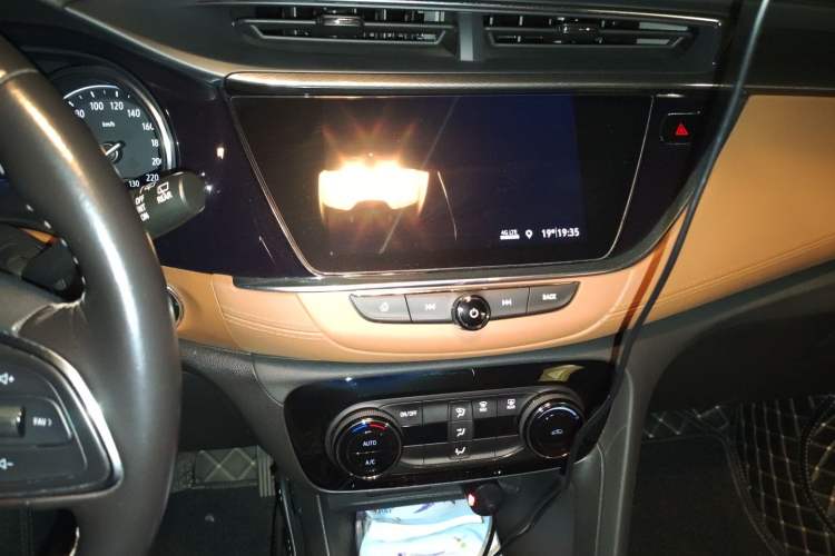 Used Buick Encore GX 2020 20T CVT Two-Wheel Drive Luxury Version Audio And AC Panel