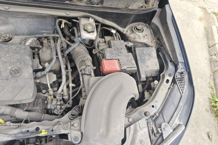 Used Buick Encore GX 2022 332T CVT Two-Wheel Drive Luxury Version Engine Bay Left