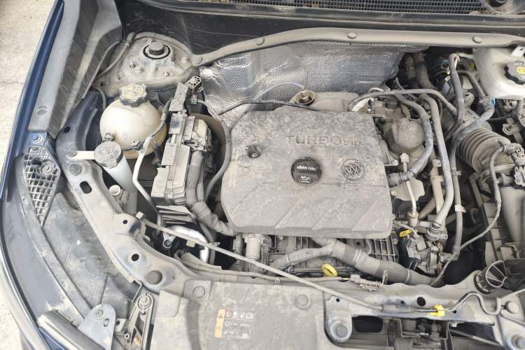 Used Buick Encore GX 2022 332T CVT Two-Wheel Drive Luxury Version Engine Bay Right