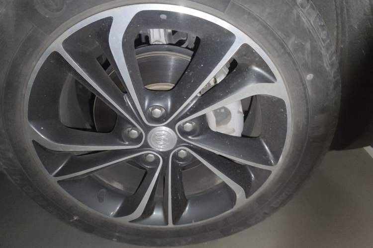 Used Buick Encore GX 2020 20T CVT Two-Wheel Drive Flagship Version Right Front Wheel Hub