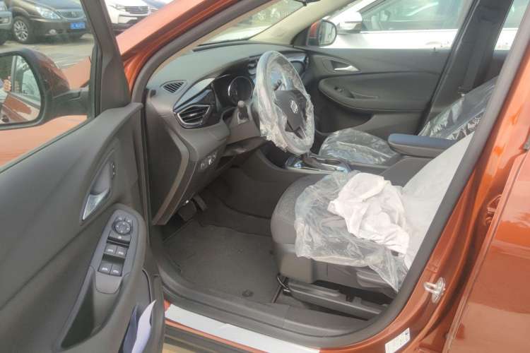 Used Buick Encore GX 2020 20T CVT Two-Wheel Drive Comfort Version Interior 5