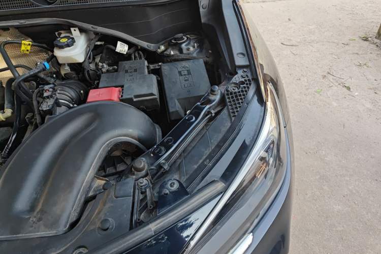 Used Buick Encore GX 2020 20T CVT Two-Wheel Drive Luxury Version Engine Bay Left