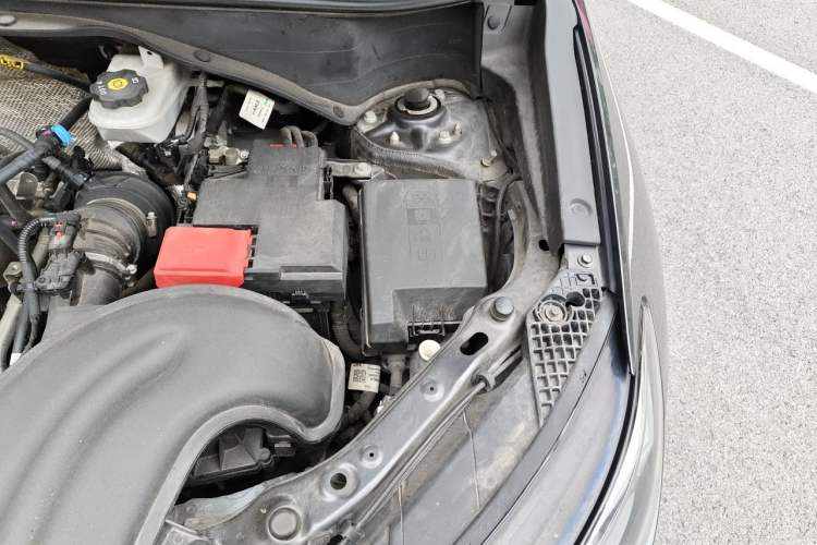 Used Buick Encore GX 2020 20T CVT Two-Wheel Drive Luxury Version Engine Bay Left