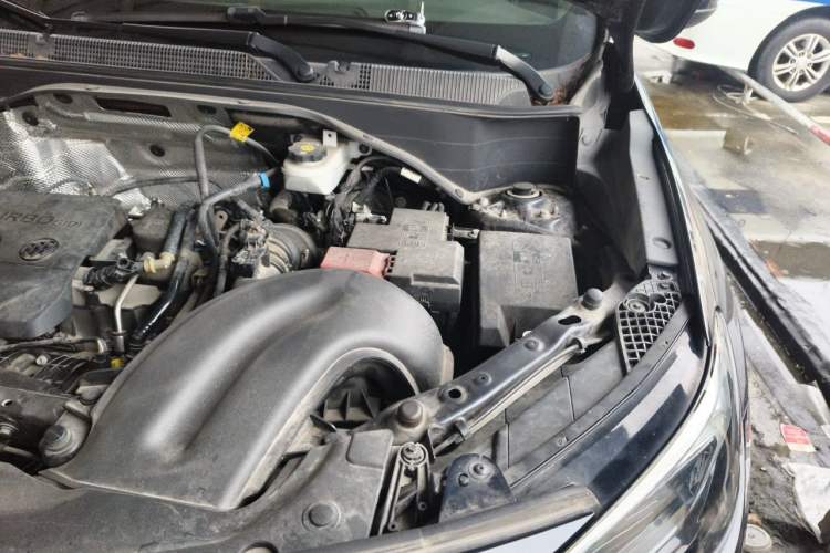 Used Buick Encore GX 2020 20T CVT Two-Wheel Drive Luxury Version Engine Bay Left
