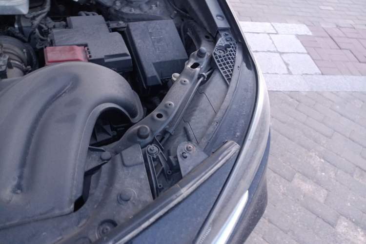 Used Buick Encore GX 2020 20T CVT Two-Wheel Drive Luxury Version Engine Bay Left