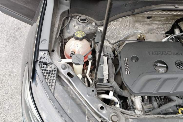 Used Buick Encore GX 2020 20T CVT Two-Wheel Drive Luxury Version Engine Bay Right