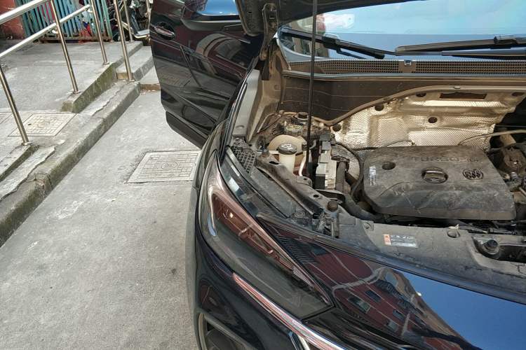 Used Buick Encore GX 2020 20T CVT Two-Wheel Drive Luxury Version Engine Bay Right