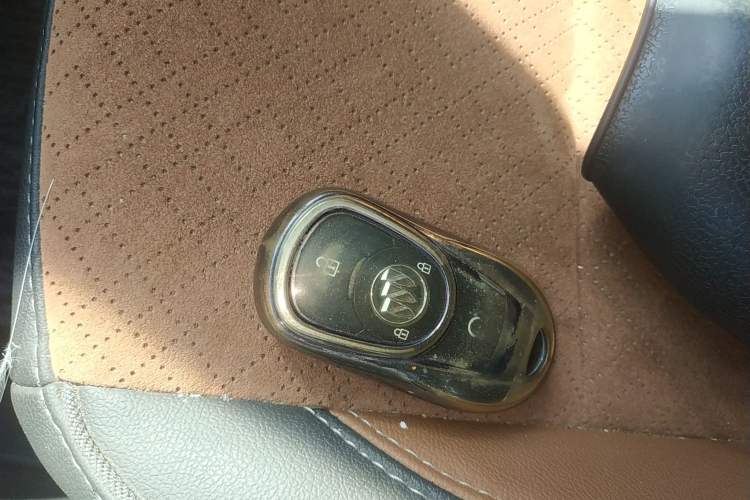 Used Buick Encore GX 2020 20T CVT Two-Wheel Drive Luxury Version Interior 1