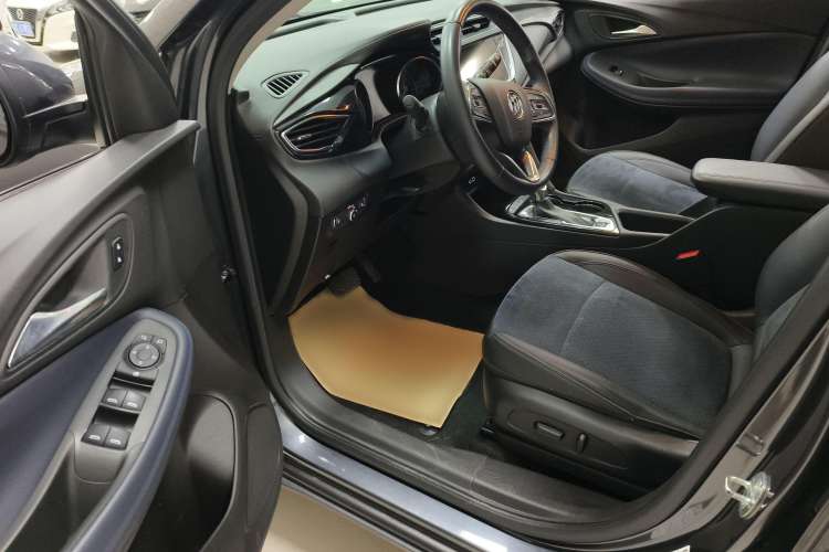 Used Buick Encore GX 2020 20T CVT Two-Wheel Drive Luxury Version Interior 2