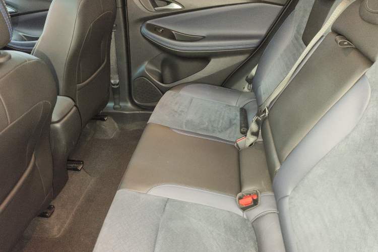 Used Buick Encore GX 2020 20T CVT Two-Wheel Drive Luxury Version Interior 3