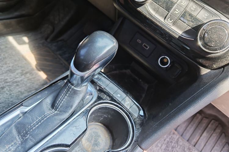 Used Buick Encore GX 2020 20T CVT Two-Wheel Drive Luxury Version Interior 4