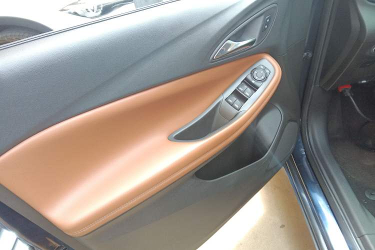 Used Buick Encore GX 2020 20T CVT Two-Wheel Drive Flagship Version Left Front Door Interior