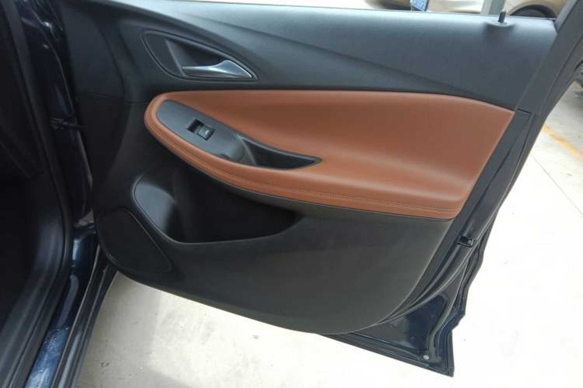Used Buick Encore GX 2020 20T CVT Two-Wheel Drive Flagship Version Right Front Door Interior