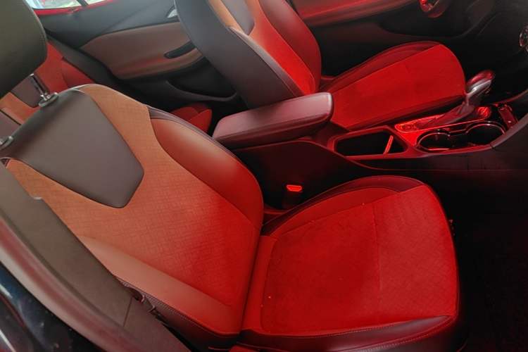 Used Buick Encore GX 2020 20T CVT Two-Wheel Drive Luxury Version Right Front Seat