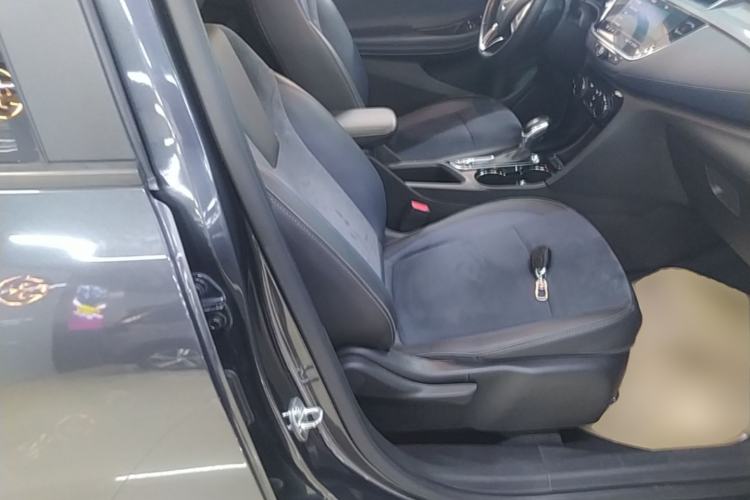 Used Buick Encore GX 2020 20T CVT Two-Wheel Drive Luxury Version Right Front Seat
